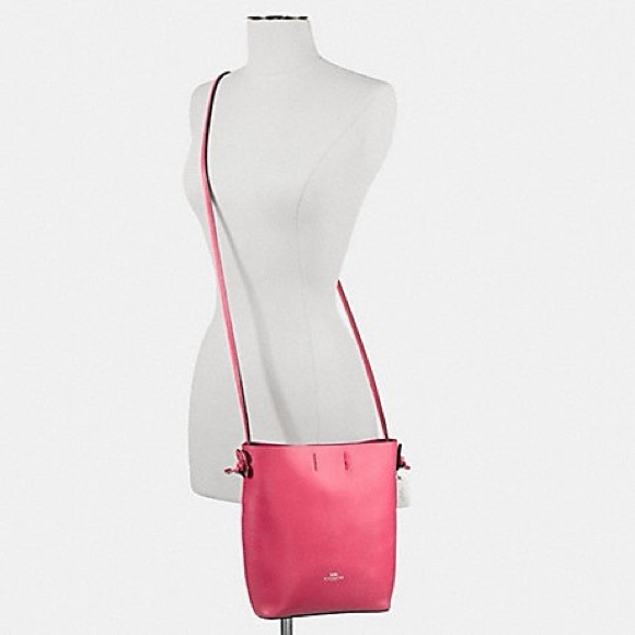 NWT Coach Derby Crossbody Bag Strawberry Red Leather Flower F58661 Rare - Picture 2 of 7